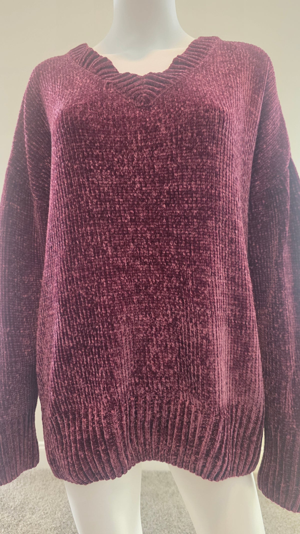 Zenana Outfitters Mauve Chenille V-Neck Sweater – Size M