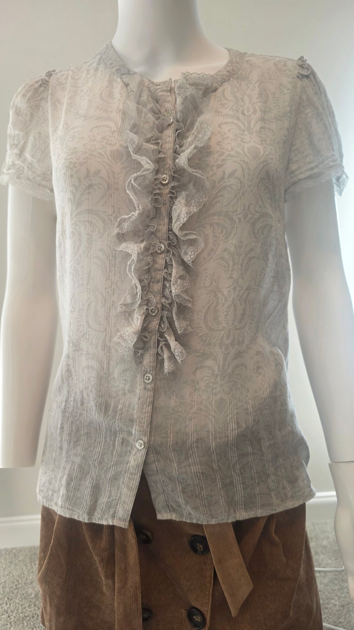 LOFT Petites Light Gray Paisley Lace-Ruffle Button-Front Blouse – Size 12P