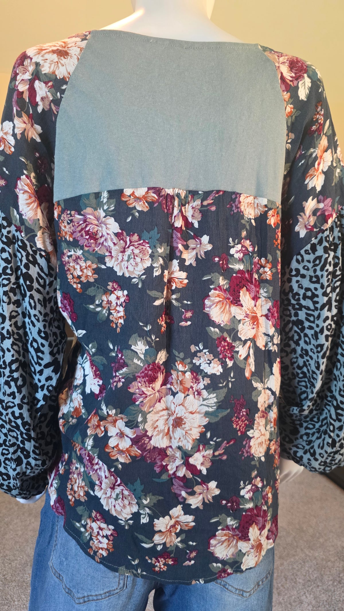 Umgee Gray Floral & Leopard Print Mixed-Pattern Top โ Size S