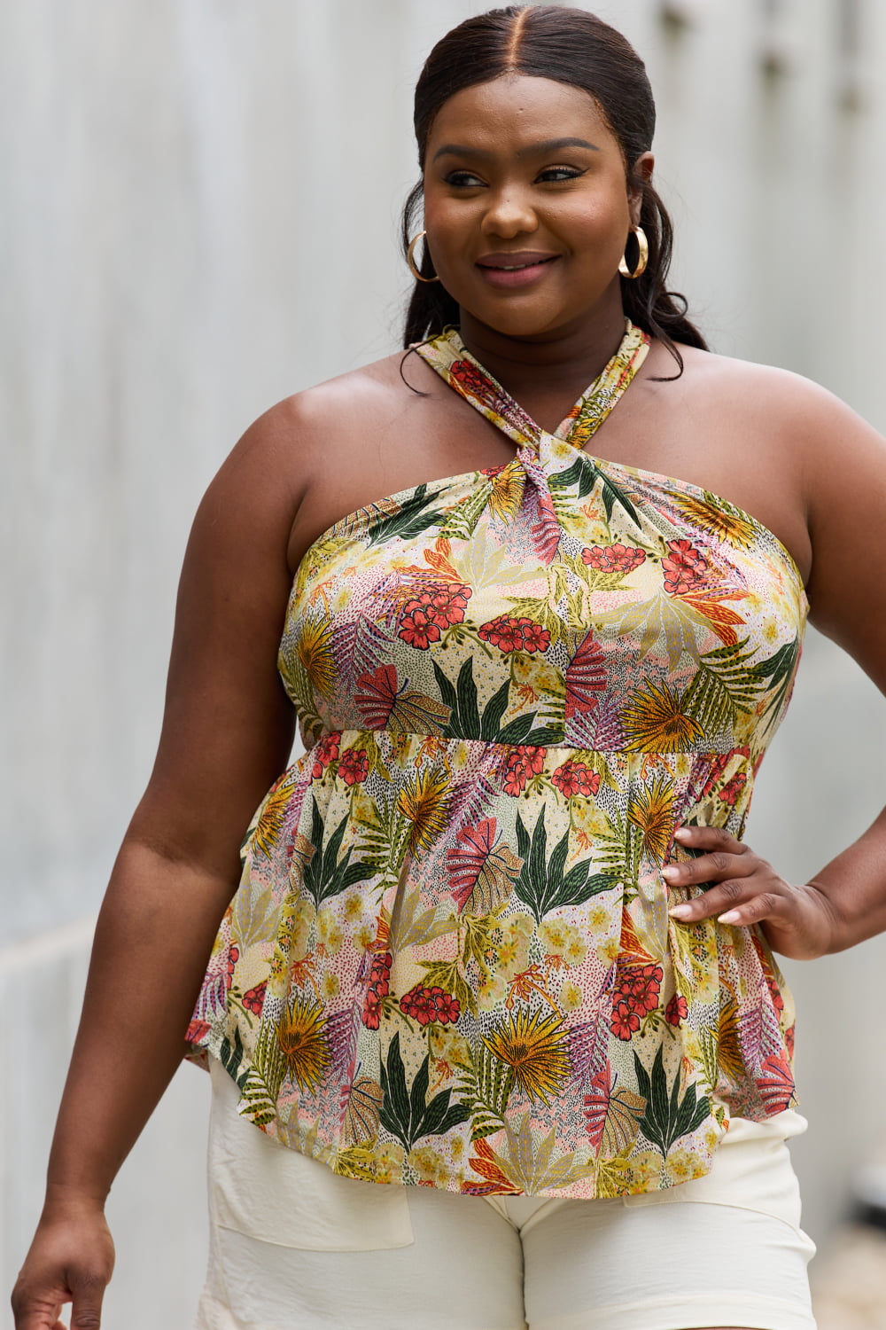 Tropical Floral Halter Top – Plus-Size Summer Style