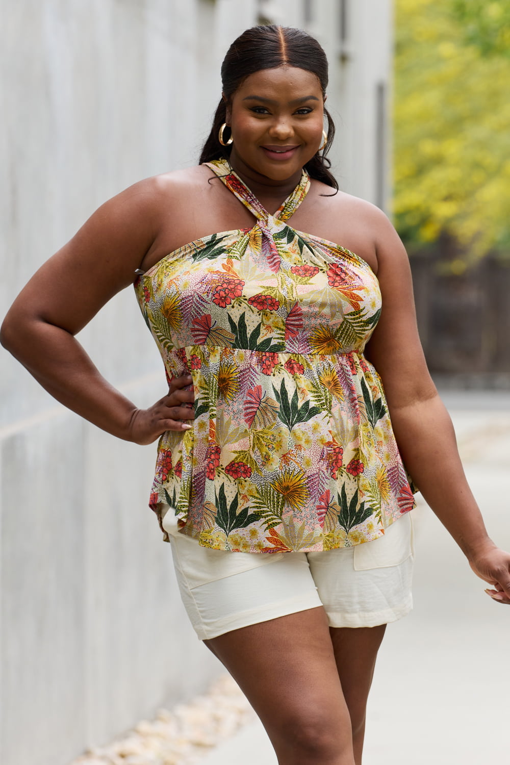 Tropical Floral Halter Top – Plus-Size Summer Style