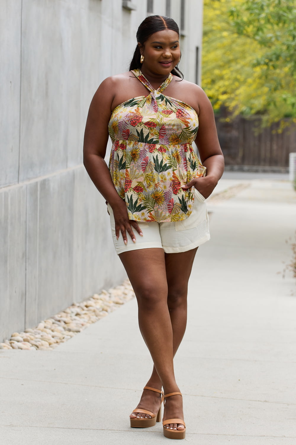 Tropical Floral Halter Top – Plus-Size Summer Style