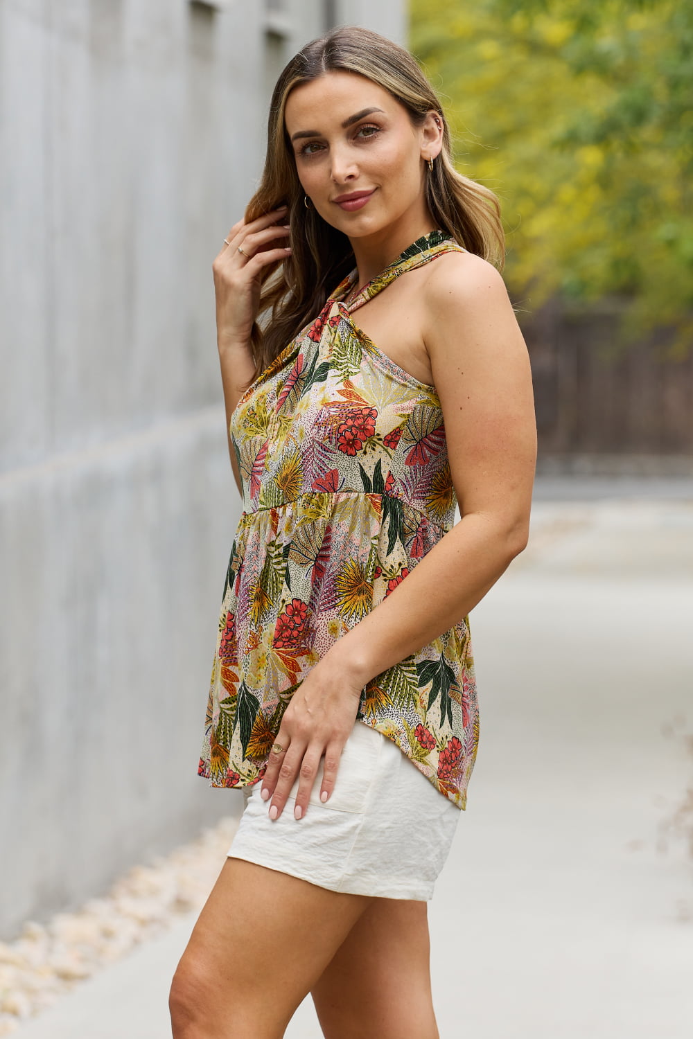 Tropical Floral Halter Top – Plus-Size Summer Style