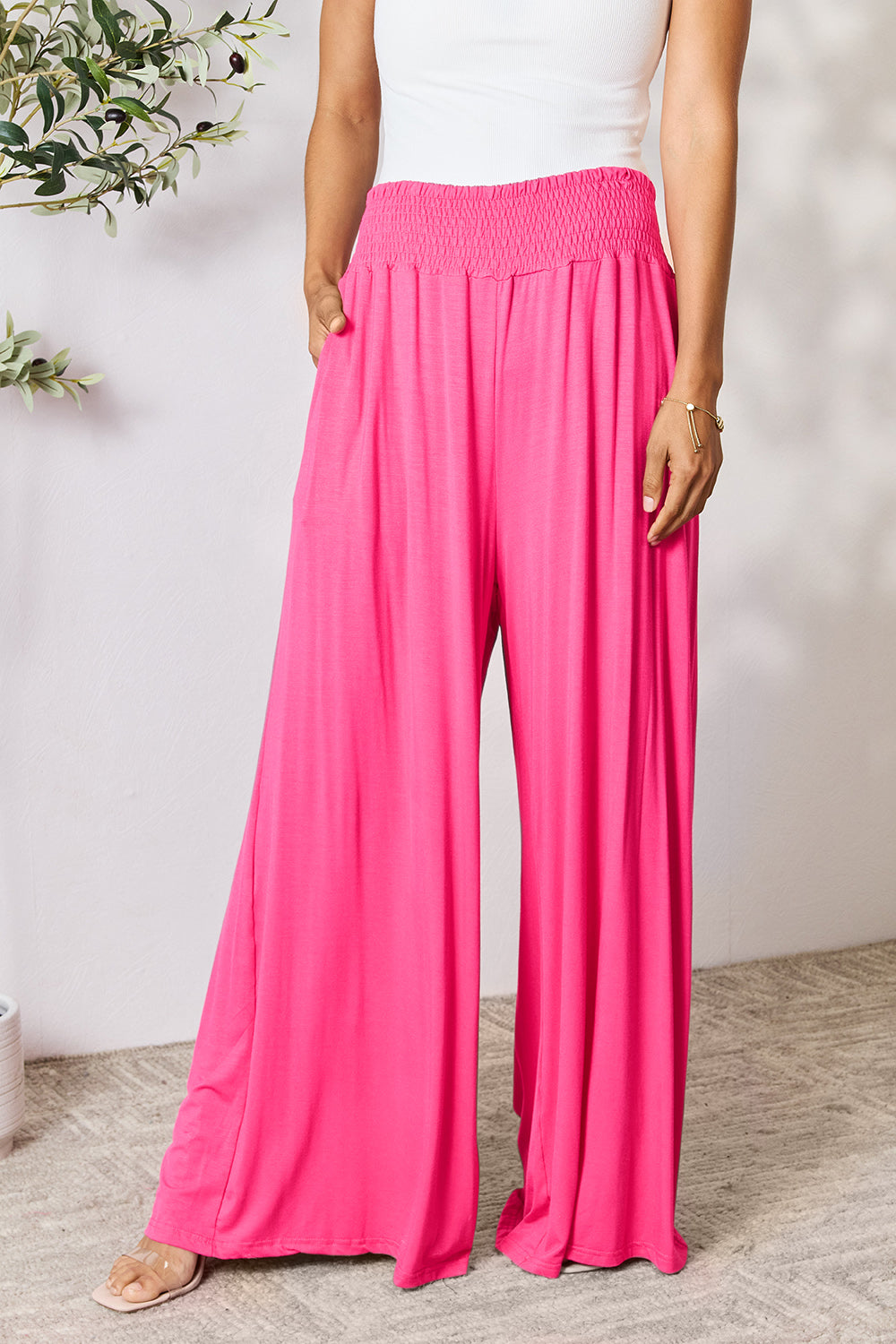 Jetsetter's Wide-Leg Travel Pants – Comfy & Chic for Every Destination