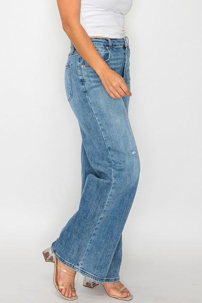 Classic Wide-Leg Denim Jeans – Timeless Style for Jetsetters