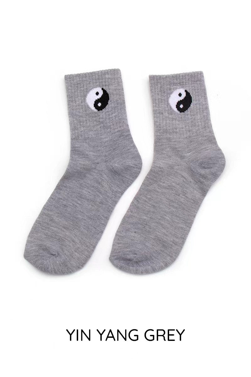 Graphic Crew Socks Set (4-Pack | Peace, Yin Yang & Mushroom)