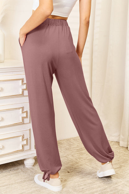 Jetsetter’s Essential Relaxed Fit Travel Pants