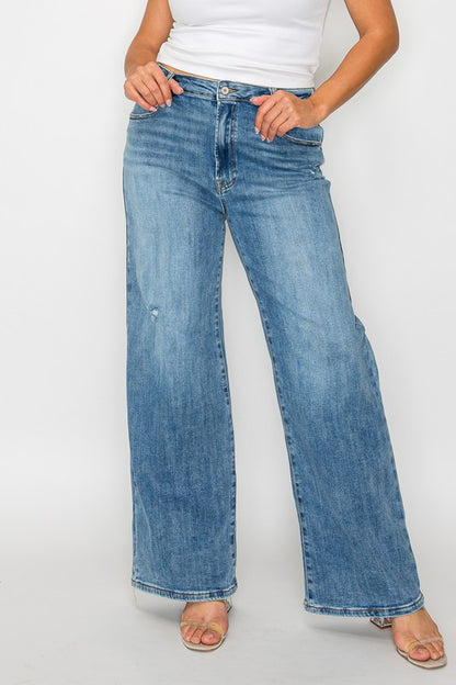 Classic Wide-Leg Denim Jeans – Timeless Style for Jetsetters