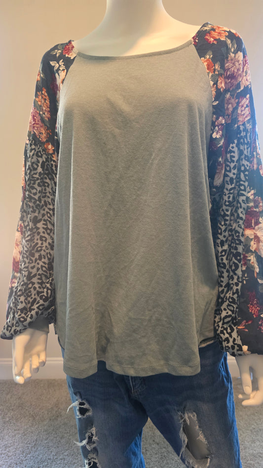 Umgee Gray Floral & Leopard Print Mixed-Pattern Top – Size S