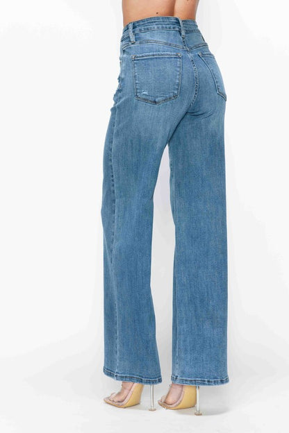 Classic Wide-Leg Denim Jeans – Timeless Style for Jetsetters