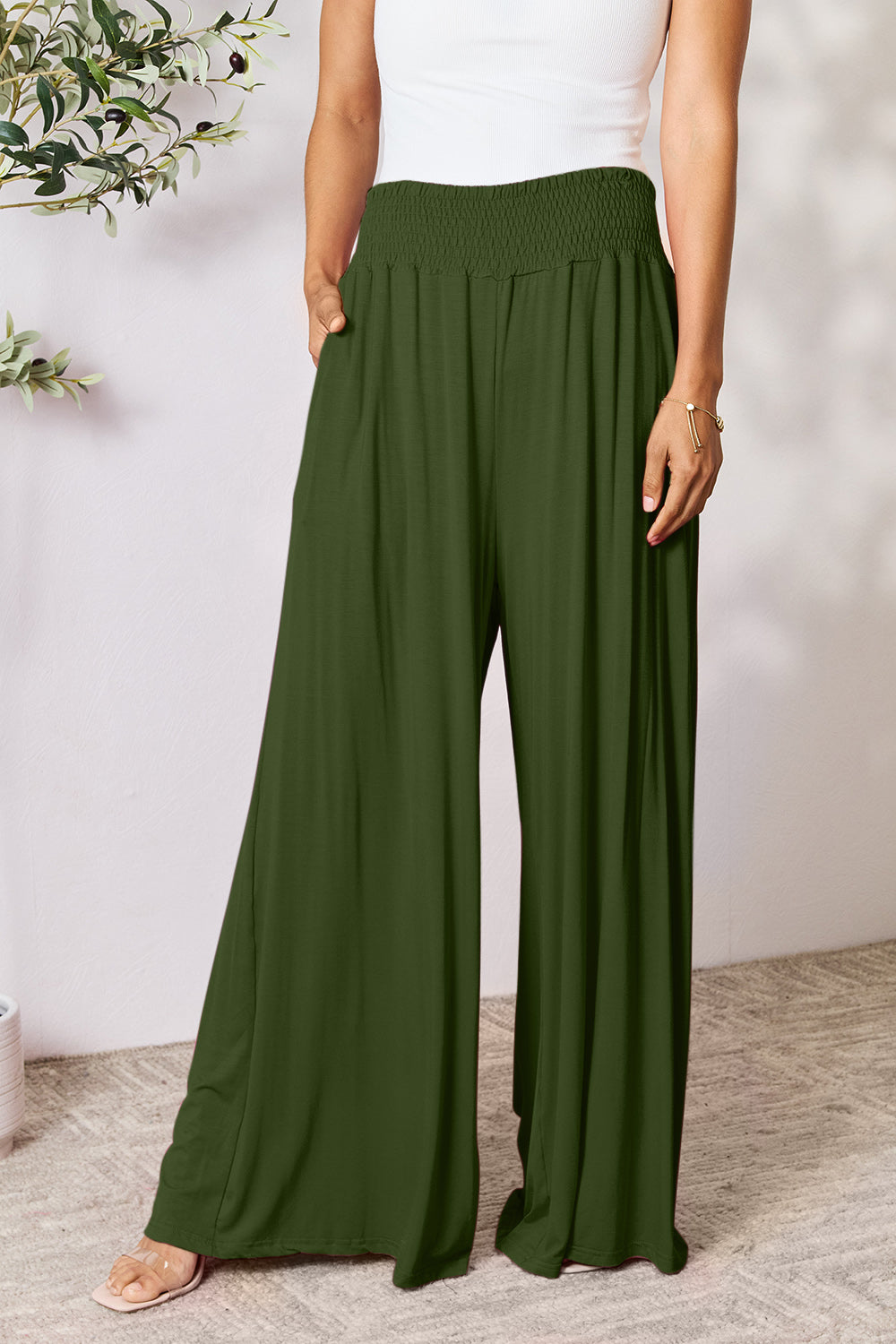 Jetsetter's Wide-Leg Travel Pants – Comfy & Chic for Every Destination