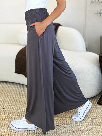 Jetsetter's Wide-Leg Travel Pants – Comfy & Chic for Every Destination