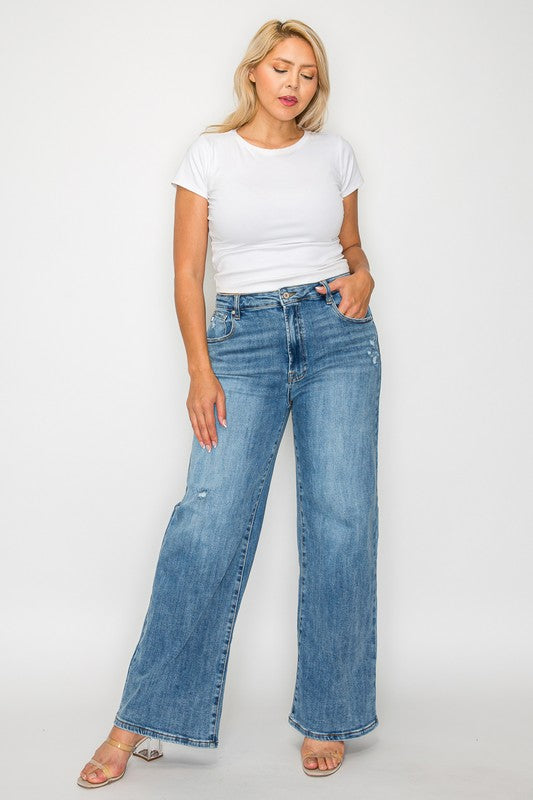 Classic Wide-Leg Denim Jeans – Timeless Style for Jetsetters