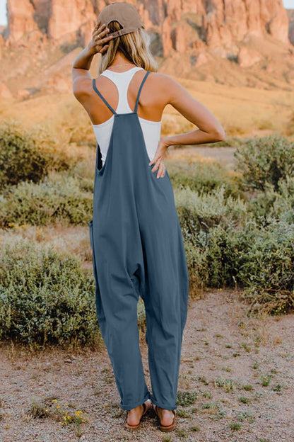 Adventure-Ready Black Jumpsuit – Travel in Comfort & Style