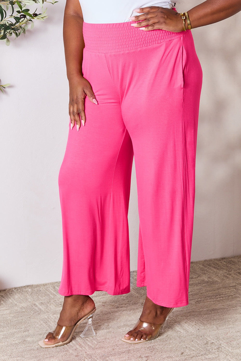 Jetsetter's Wide-Leg Travel Pants – Comfy & Chic for Every Destination