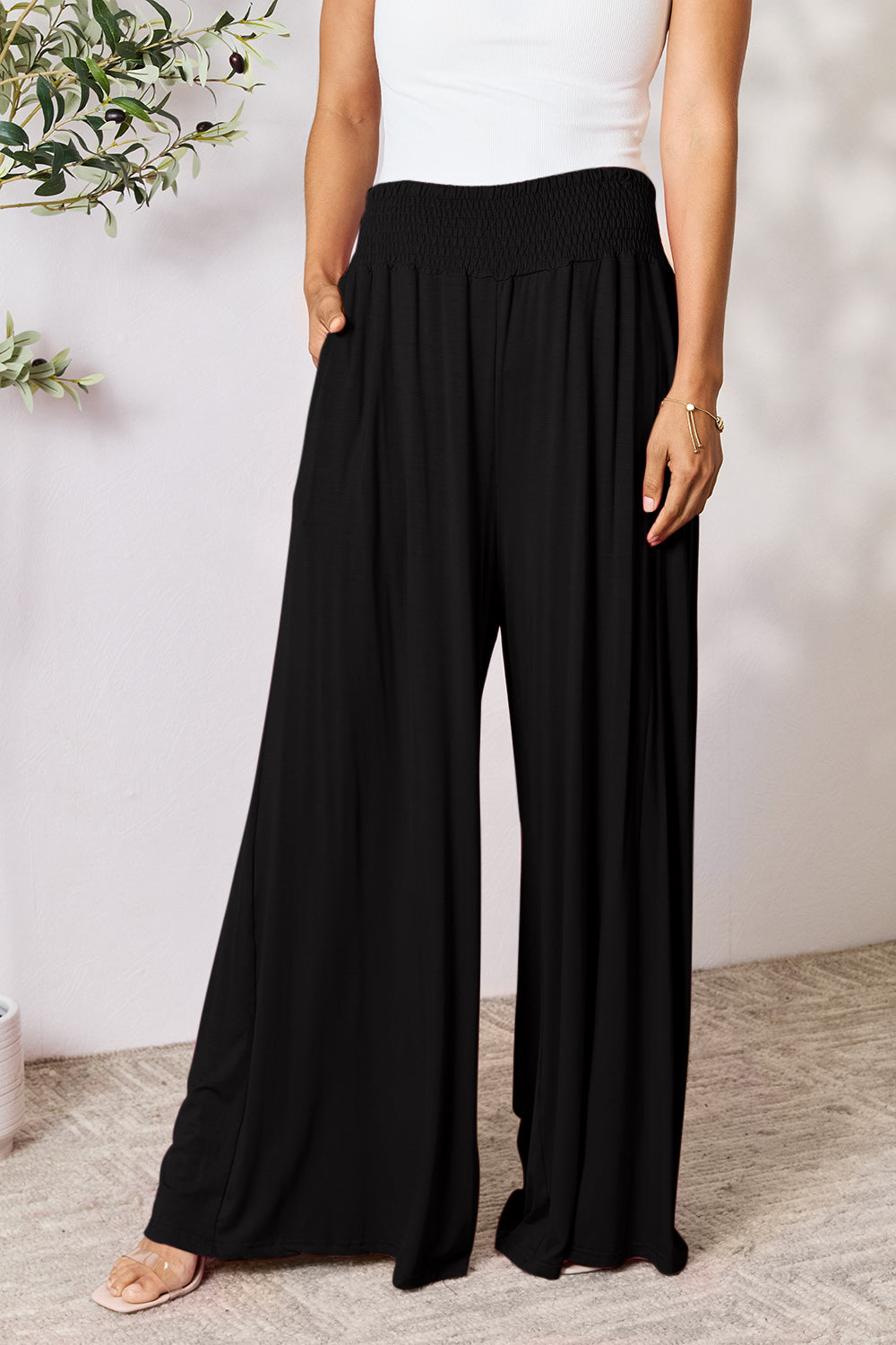 Jetsetter's Wide-Leg Travel Pants – Comfy & Chic for Every Destination