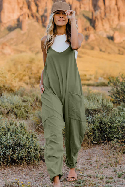 Adventure-Ready Black Jumpsuit – Travel in Comfort & Style