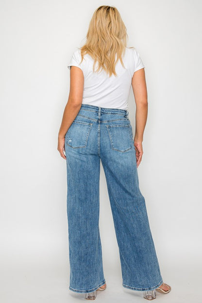 Classic Wide-Leg Denim Jeans – Timeless Style for Jetsetters