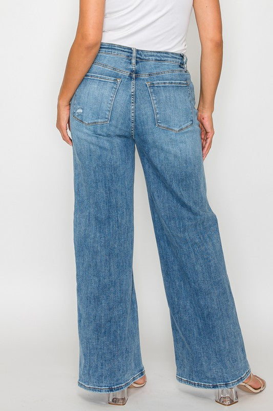 Classic Wide-Leg Denim Jeans – Timeless Style for Jetsetters