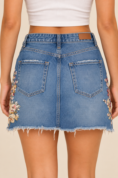 Abercrombie & Fitch Floral Embroidered Distressed Denim Mini Skirt – Size 26