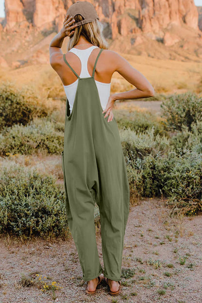 Adventure-Ready Black Jumpsuit – Travel in Comfort & Style
